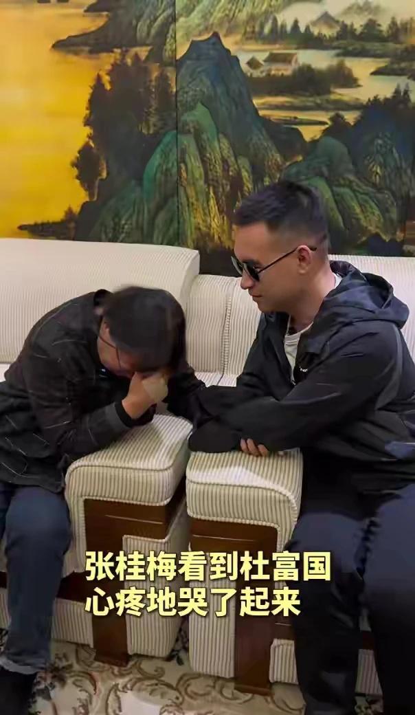 两位时代楷模同框，张桂梅看杜富国哭了
谁看了这一幕不泪目啊！“七一勋章”获得者张