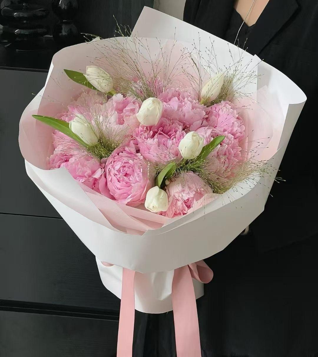 1. 船在水中走，云于天上游
​
2. 船在水中走，鸟于林里飞
​
3. 船在水