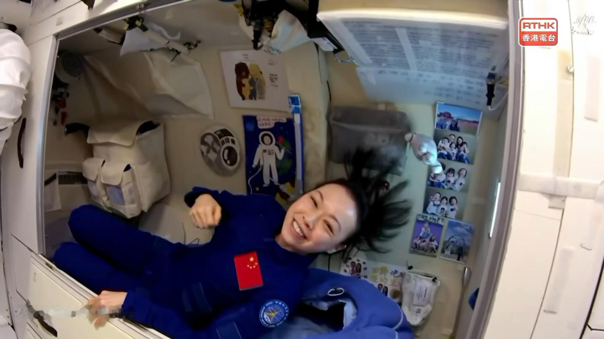 黎家盈介绍自己的睡眠间 ​​​