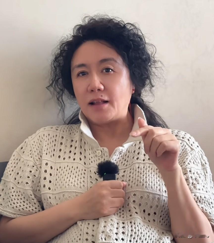 大导演王潮歌说：
你对别人好，不如你对别人有用。
这句话一针见血，太现实又深刻了