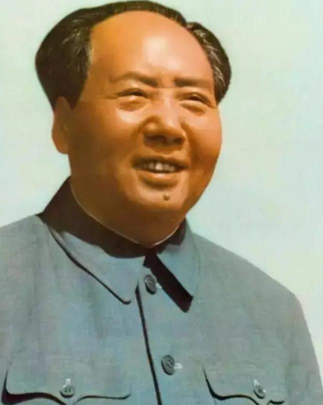 1955年，毛主席一行突发奇想，在外面吃了顿羊肉泡馍，付账时，几个大领导把口袋掏
