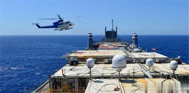 军演来真的？70枚炸弹砸向海峡，3艘核潜艇炸出，给美国上了一课         