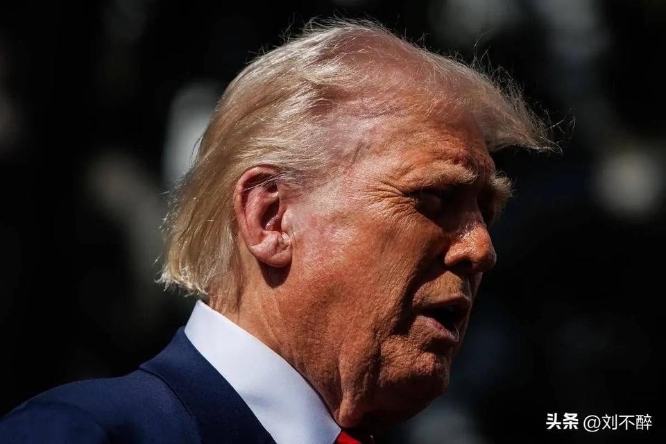 特朗普派人密谋与伊朗“和谈”。
特朗普的特使威特科夫、女婿库什纳参与“和谈”事宜