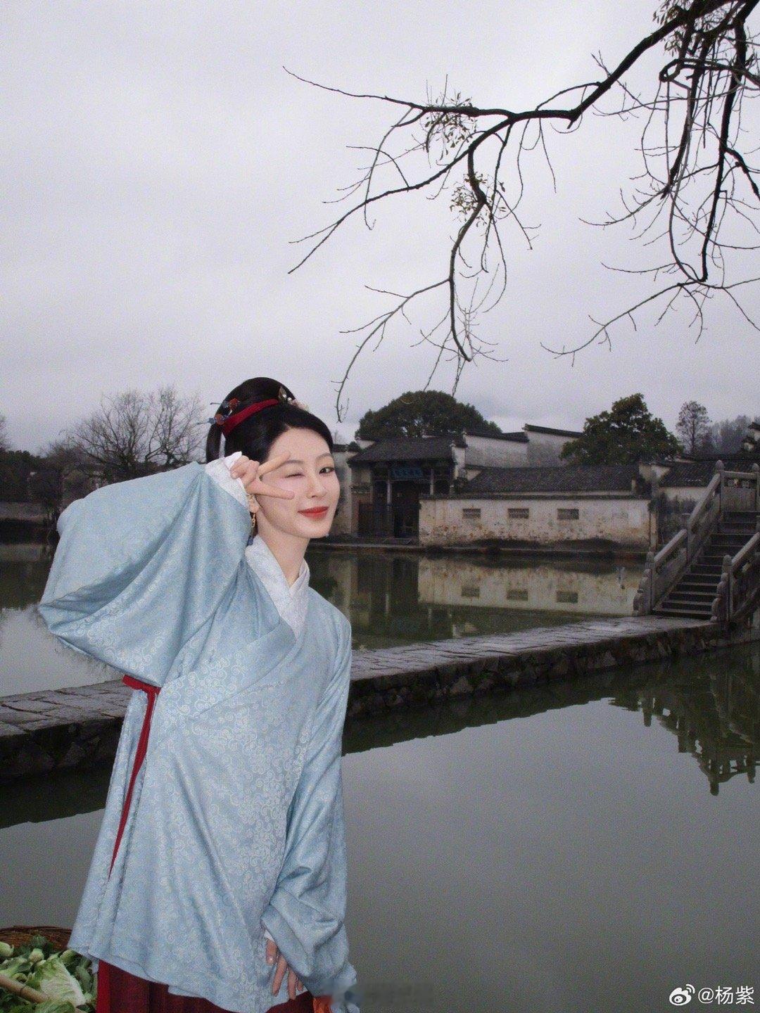 杨紫2026年多多见面吧 已经get到杨紫的仪式感了，杨紫晒了李祯白菊还有董竹君