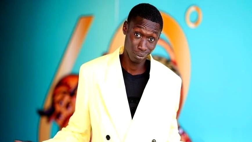 你知道最恐怖的事是什么吗？
不是那个从来不说话的黑人小哥，把自己卖了快10亿美金