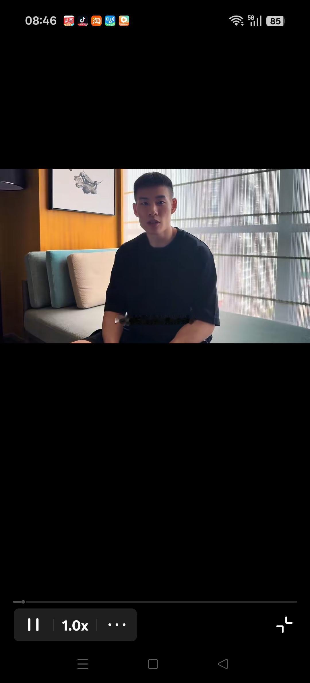 原广厦队林秉圣发视频告别球队。
天下没有不散的宴席，希望离开后一切都好！[比心]