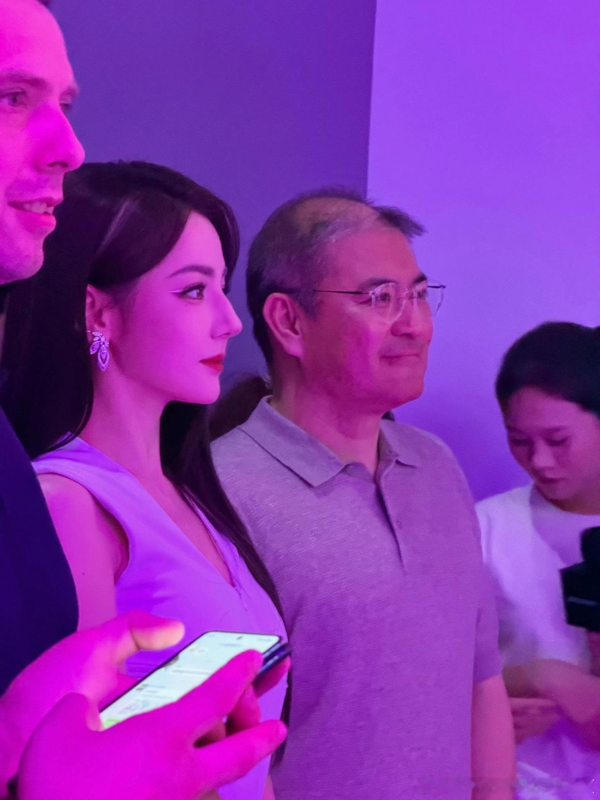 生图即神图的含金量还在上升迪丽热巴 路虎卫士 路虎女帝好权威 