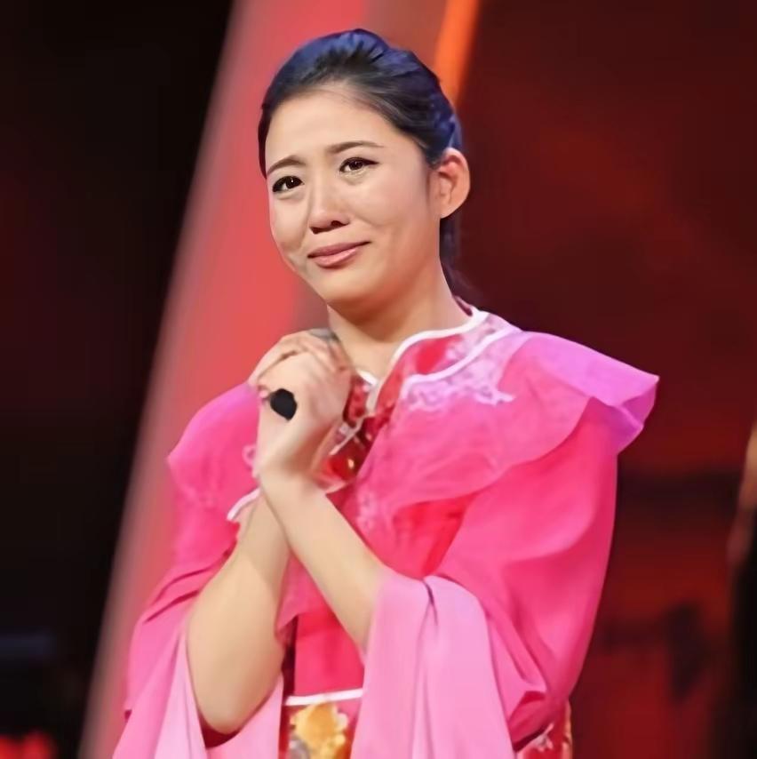 1990年，重庆36岁光棍捡到了一个女婴，不舍吃不舍喝将女孩养大，谁知，养女成年