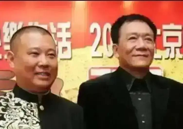 票据丢了，他背锅二十年
 
2003年冬天，戴志诚垫了八千块租剧场，票根被保洁当