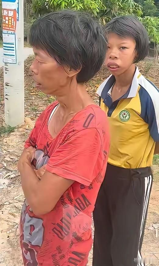 有的母女俩走在街上，路人一眼就能看出是亲母女，完全是一个模子刻出来的。可到了潘长