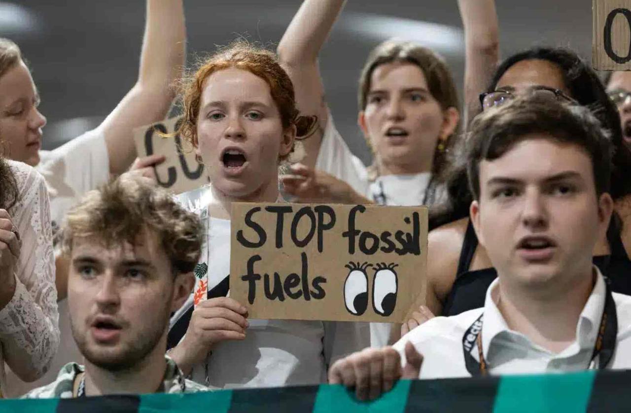 COP30吵成一团，现场突发火灾，俄印等金砖成员联手施压巴西
会议进行到一半，主