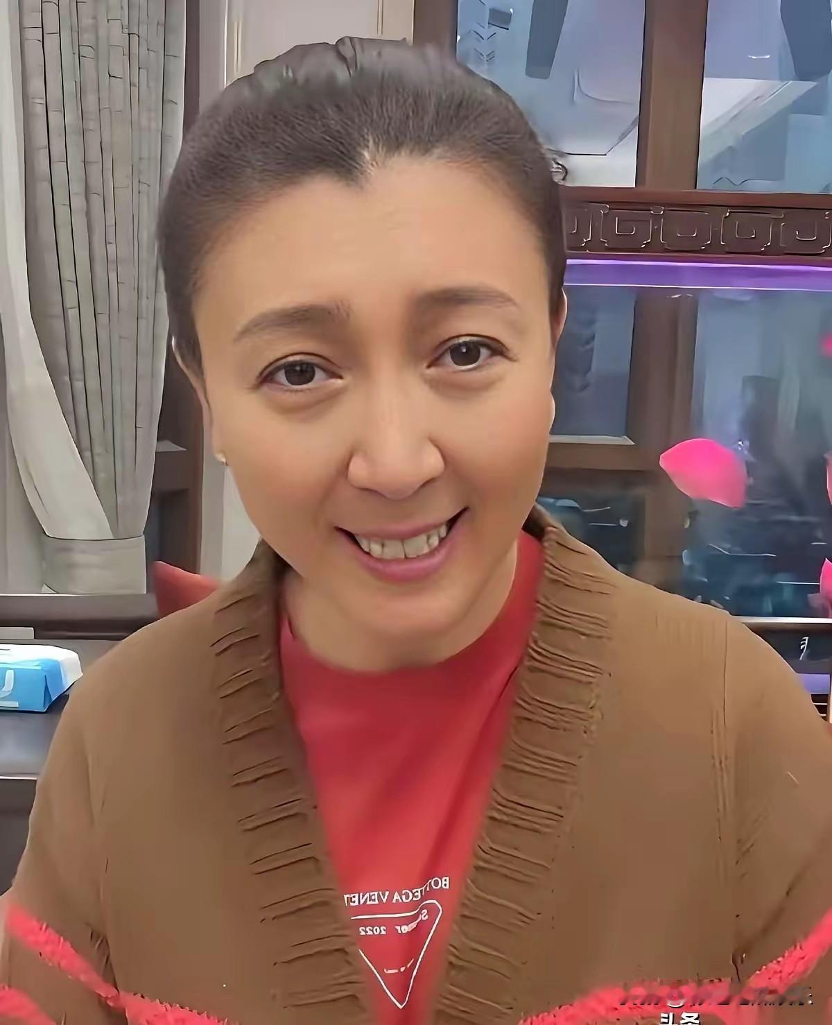 国家一级演员闫学晶连面相都变了，面对铺天盖地的质疑声，她非但没有认识到自己的错误