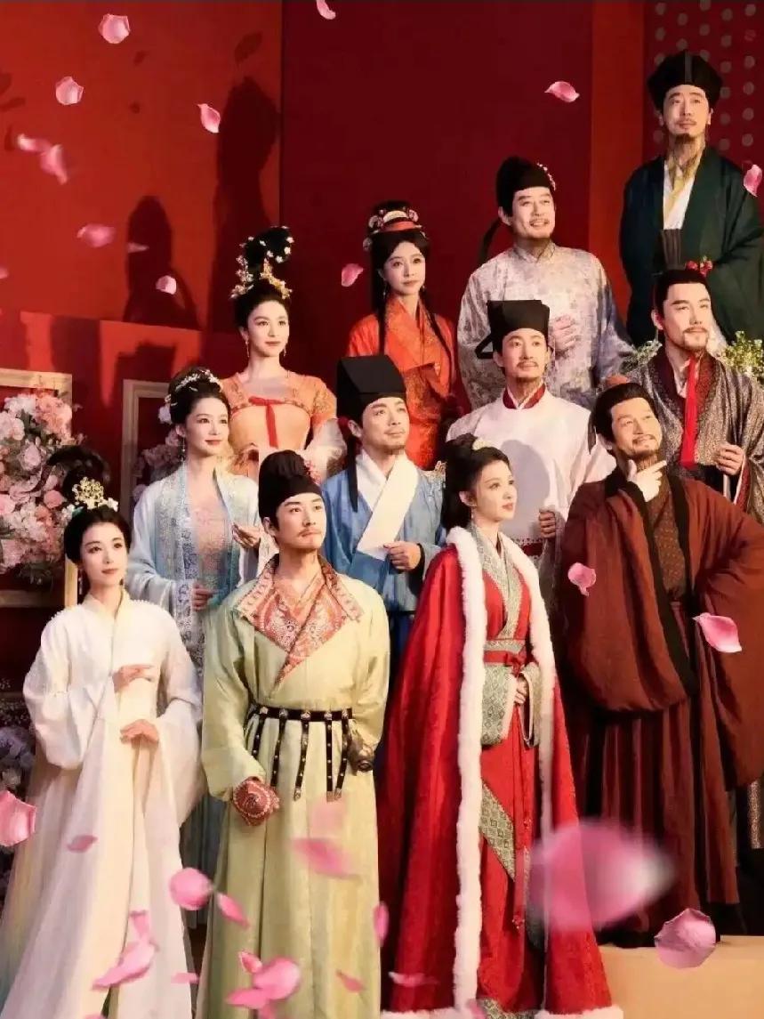 《葵花·太阳神》
 原创
金瓣凝愁望昊穹，
一朝仙路两西东。
长随晓日含情立，