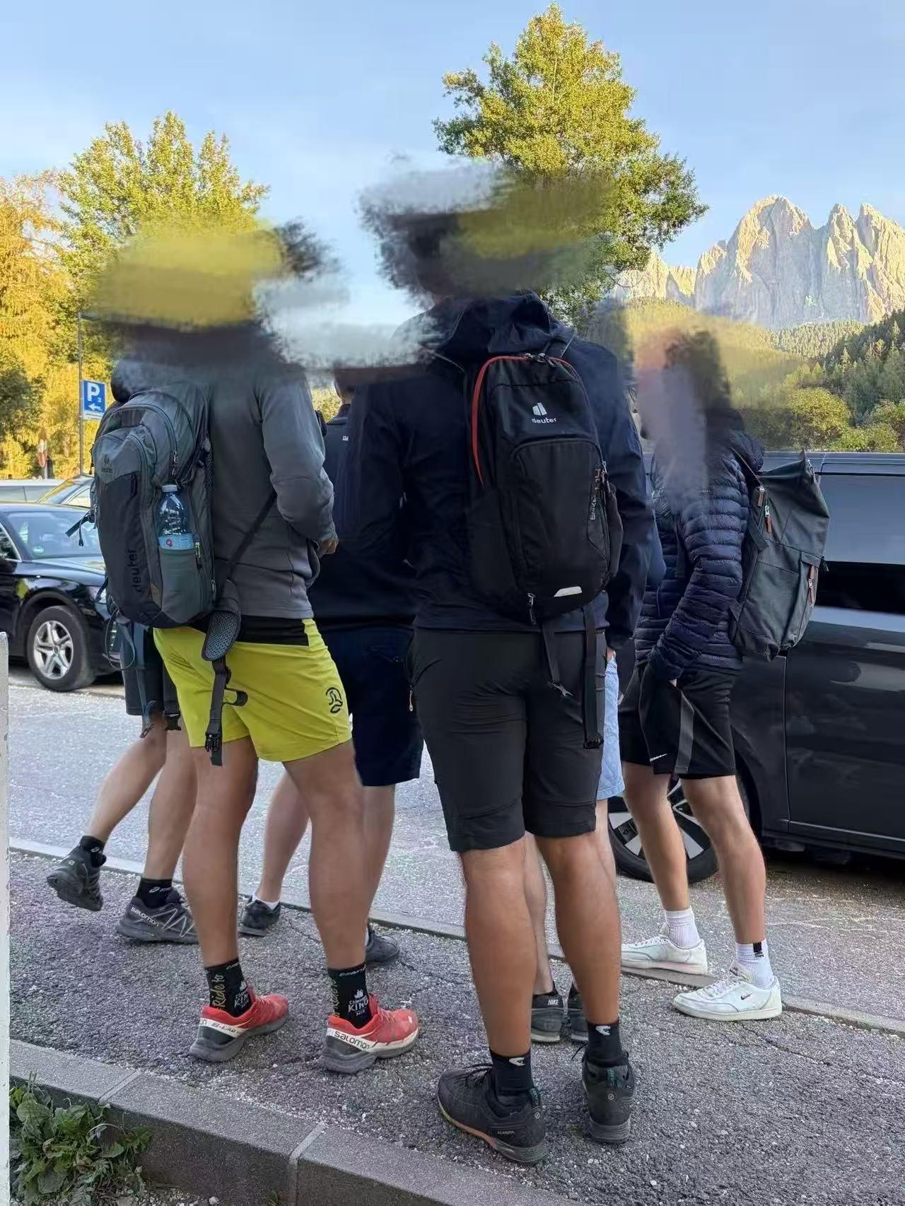 欧洲人为什么那么喜欢大冬天光腿？

几度的天气

一溜的光腿

每次秋冬去国外，