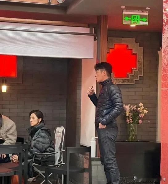 霍建华抽烟有点厉害啊，怎么感觉他现在面变老了许多呢？ ​​​