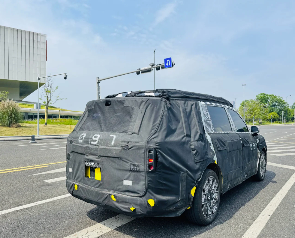 新品牌新电池。小米汽车 为第二品牌“寻天”引入中创新航，与欣旺达共同供应，比例分