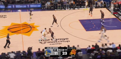 难评！库里首节已出现多次失误！
在今天NBA附加赛勇士对阵太阳的第一节比赛中，库