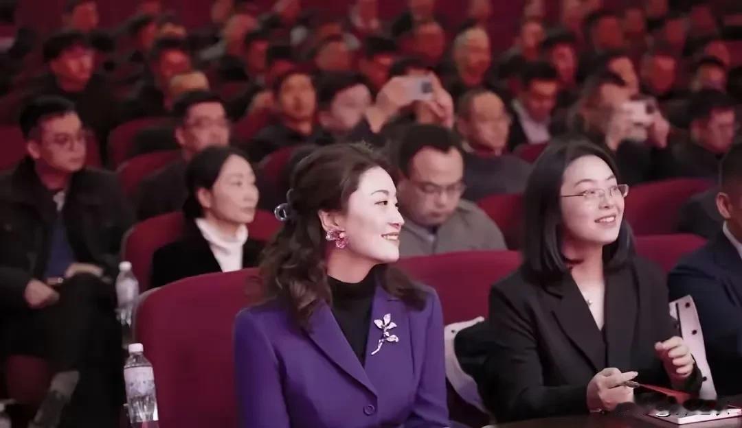 宗馥莉女士实在是太牛了，她自己一点一点一个人积累这一切，然后又要对抗家族叔伯又要