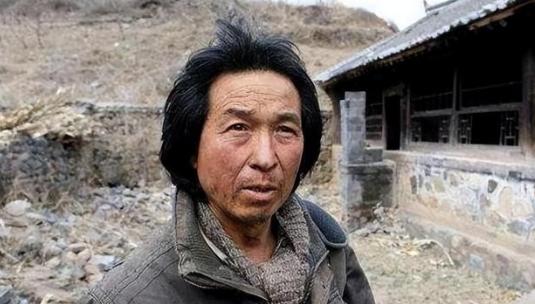 2000北大老师王青松辞掉铁饭碗，带校花妻子躲进深山11年耗光350万，七岁儿子