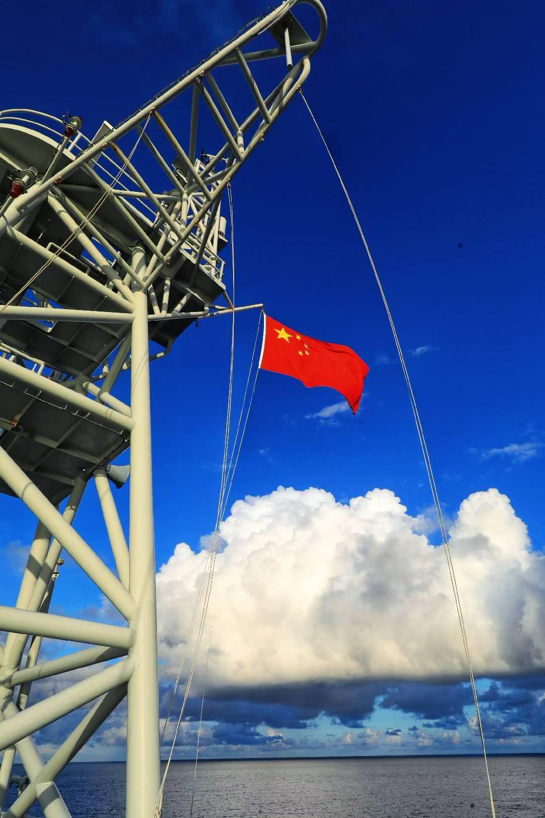 目光所至皆为华夏，五星闪耀皆为信仰。
愿祖国：风调雨顺，山河永固！
来向祖国母亲