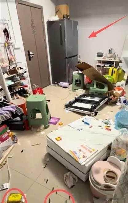 穷困夫妻诸事皆悲

家中男主人独自工作，每月薪资八千有余，加上提成，月收入能达一