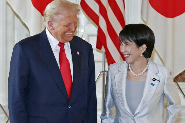 特朗普本来想借这个来敲打一下日本，结果反而把自己给搭进去了。这不是变相的承认现在