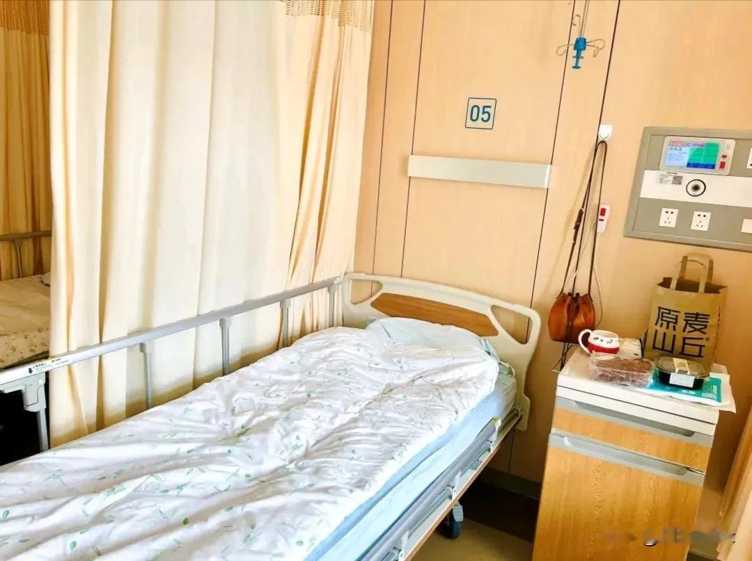 咱来说说干部病房的那些特殊之处哈。
 
首先呢，干部病房的环境一般比较好。房间可