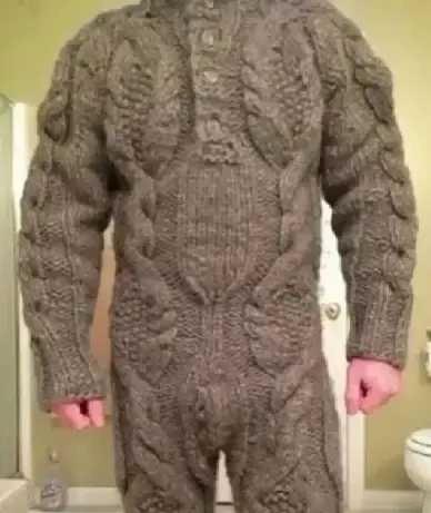 这毛衣织的真合身