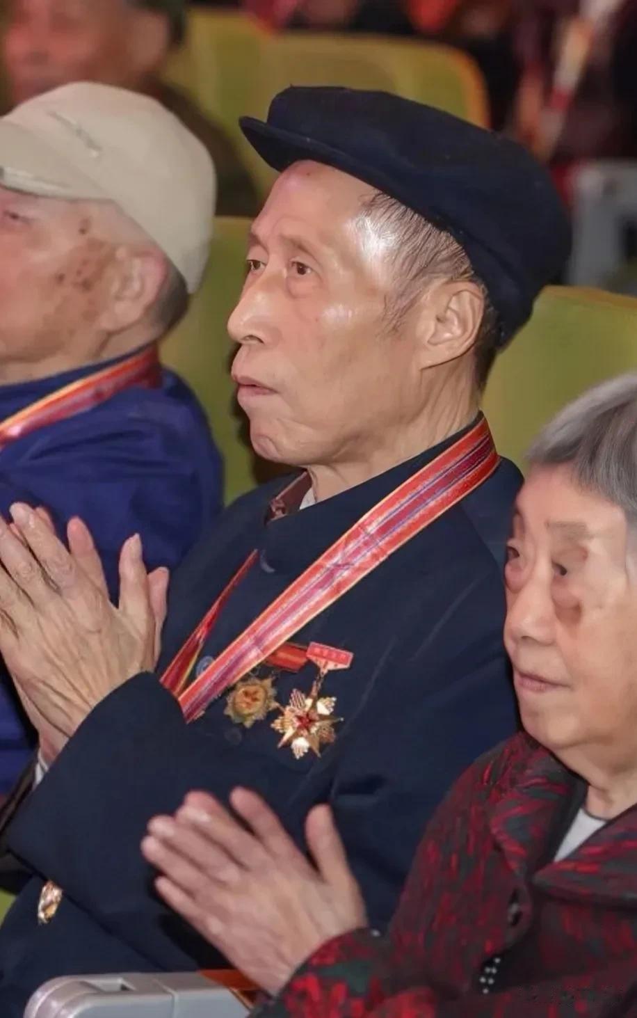 当年的长津湖战役，美帝士兵的伙食标准非常高，三个档次自由搭配，第一档牛排，第二档