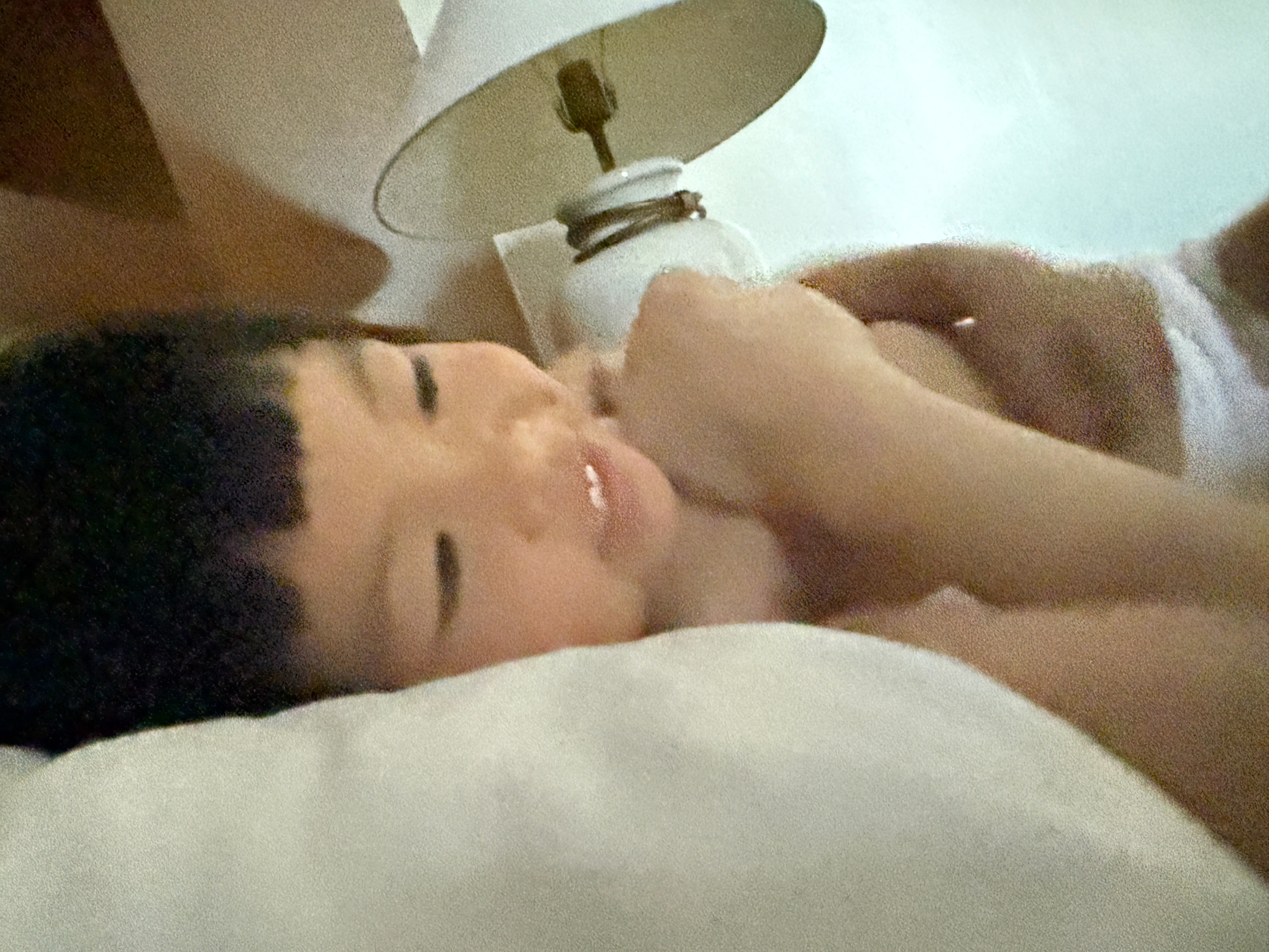 昨晚快十二点睡，早上七点多就起了拉开窗帘喊我们起床，说自助餐要关门了这什么特种兵