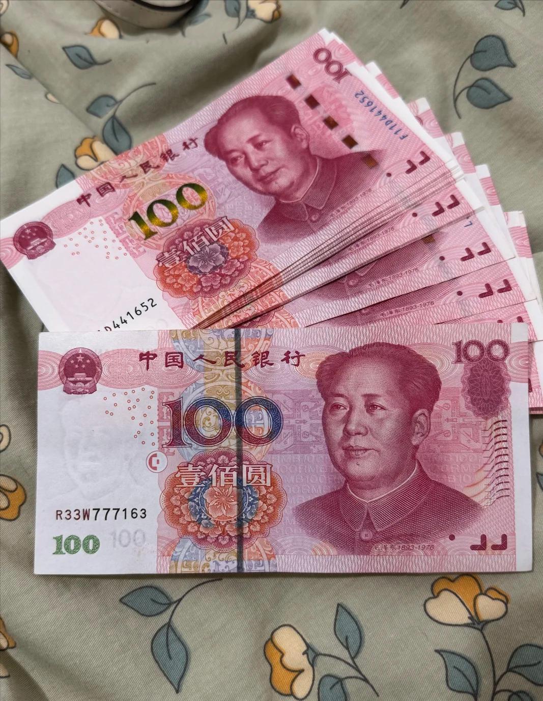 人民币出国就变CNY了？好多人搞不清楚，其实是一回事！
上个月在曼谷机场，我亲眼