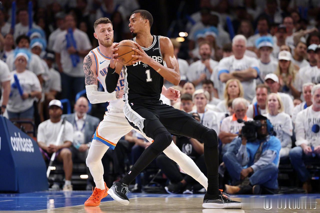 雷霆胜马刺夺赛点今日，NBA西部决赛第五场，雷霆主场迎战马刺。全场比赛，雷霆状态