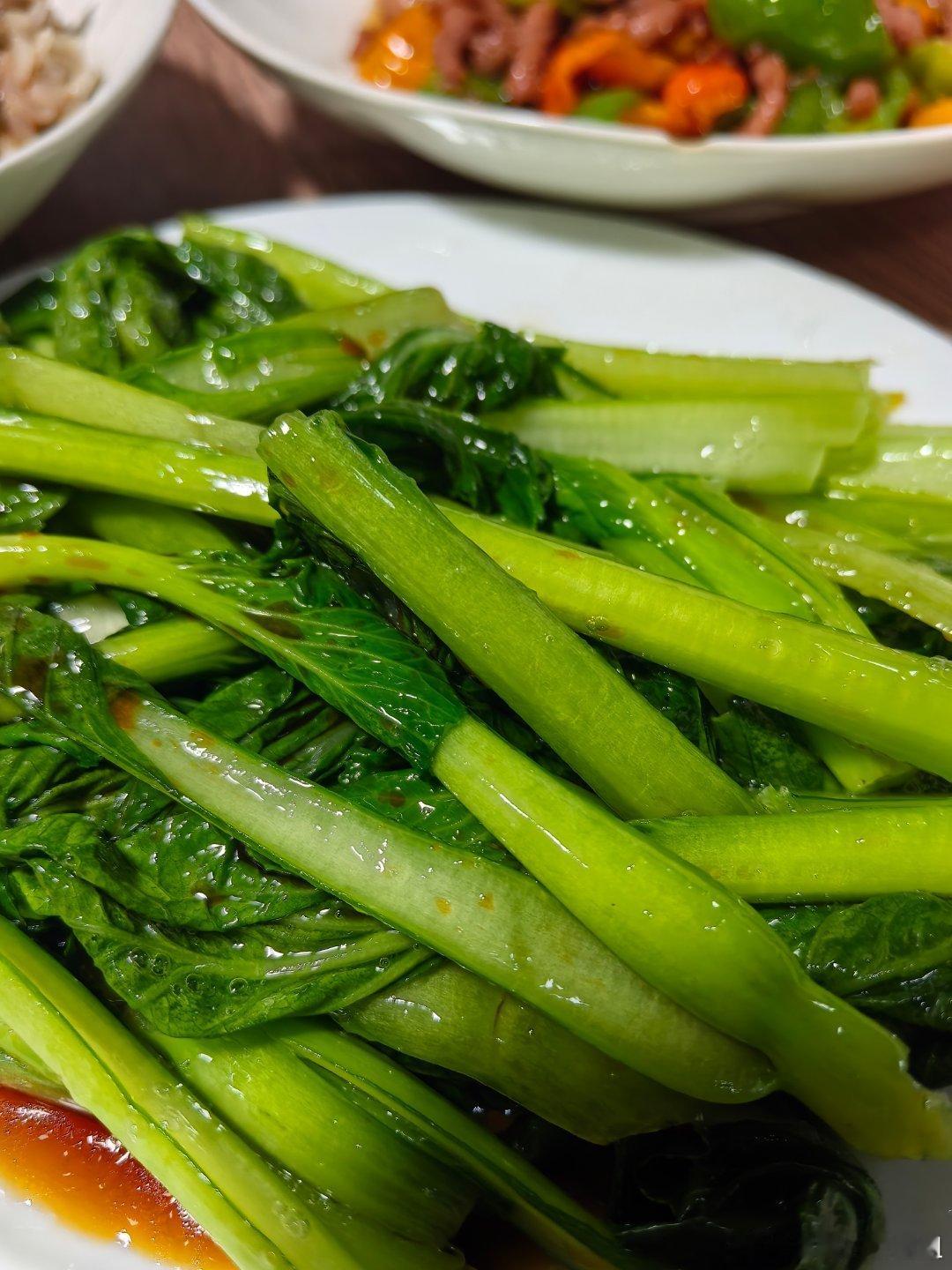 周末休息在家还是给高中生好好做个饭吧虽然高中生还在补课双椒炒牛肉丝+青花椒糯米鸡