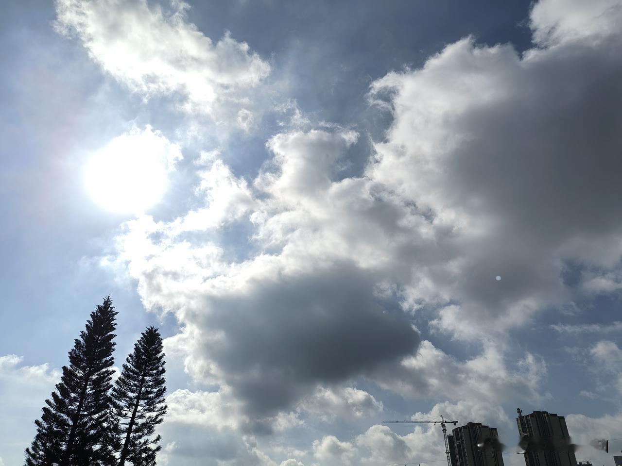 今日夏至！广东水深刚走火热就来，高温又开始控场啦！

21～23日，广东省多云为