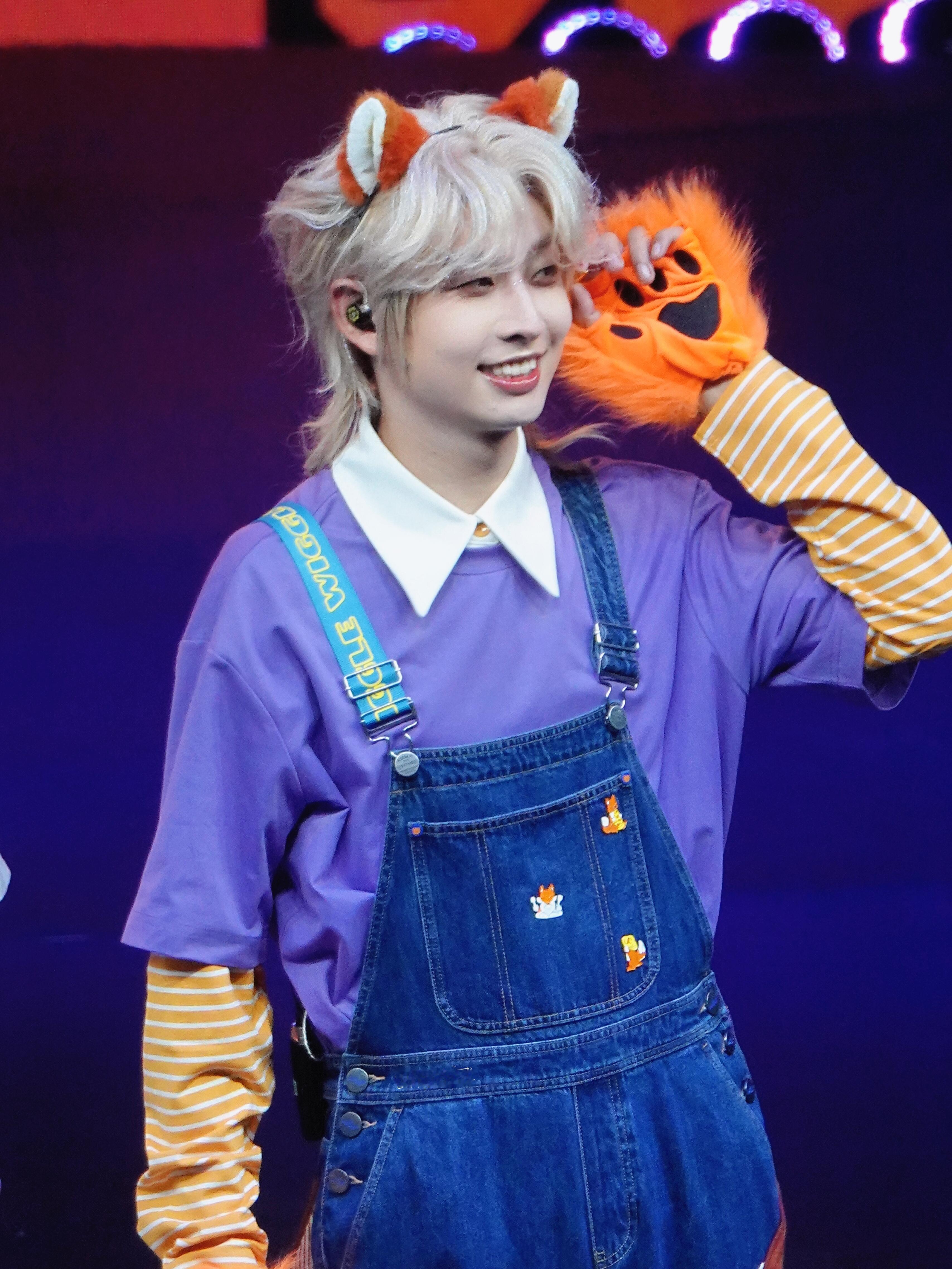 齐思钧新歌也叫喂你好吗齐思钧在哪学的唱歌 起司君的耳朵有福了。新书还没拆封，新单