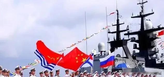 中国万吨巨舰首秀中俄军演！俄罗斯专家看傻眼：这技术太硬核！
 
2025年8月1