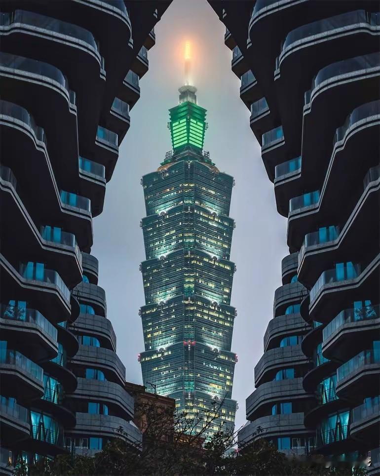 两岸终将实现统一是历史大势，这一点多数台湾民众心中早已明晰，纵使部分人心存抵触、