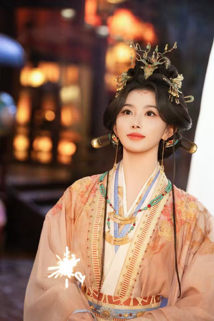 孔雪儿去哪儿进修的演技 网剧昭阳公主 笑着说出狠戾台词的片段极具冲击力，孔雪儿反