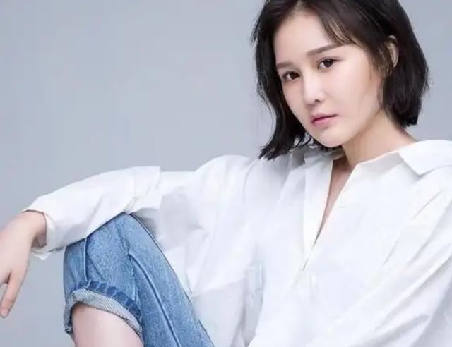 赵本山女儿球球患重度抑郁症，曾经历留学坎坷、出道风波和网曝，尽管有钱却仍受抑郁困