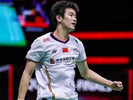 瑞士羽毛球公开赛：李诗沣不敌法汉，无缘男单决赛

男单半决赛，李诗沣迎战印尼20