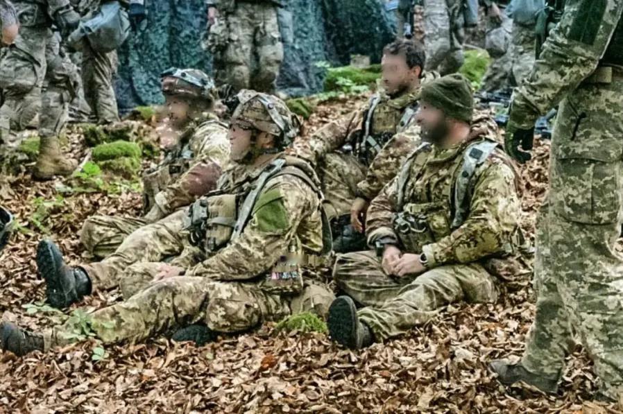 在谢韦尔斯克，乌军无人机将4名乌军士兵带入了俄军部队占据的阵地，结果4名乌军士兵