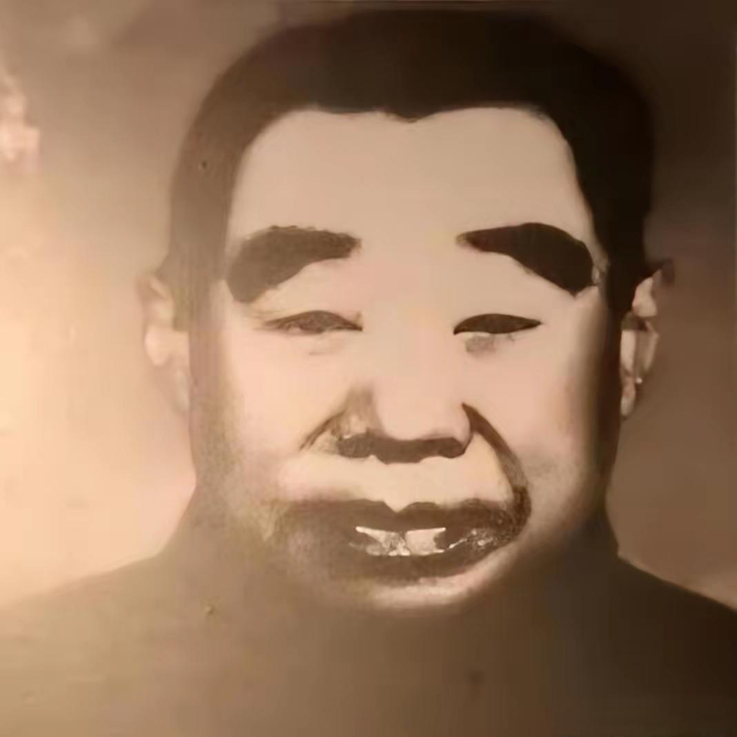 西路军副营长沦为奴隶。1949年青海解放后，他看到解放军帽子上的红星，对站岗的战