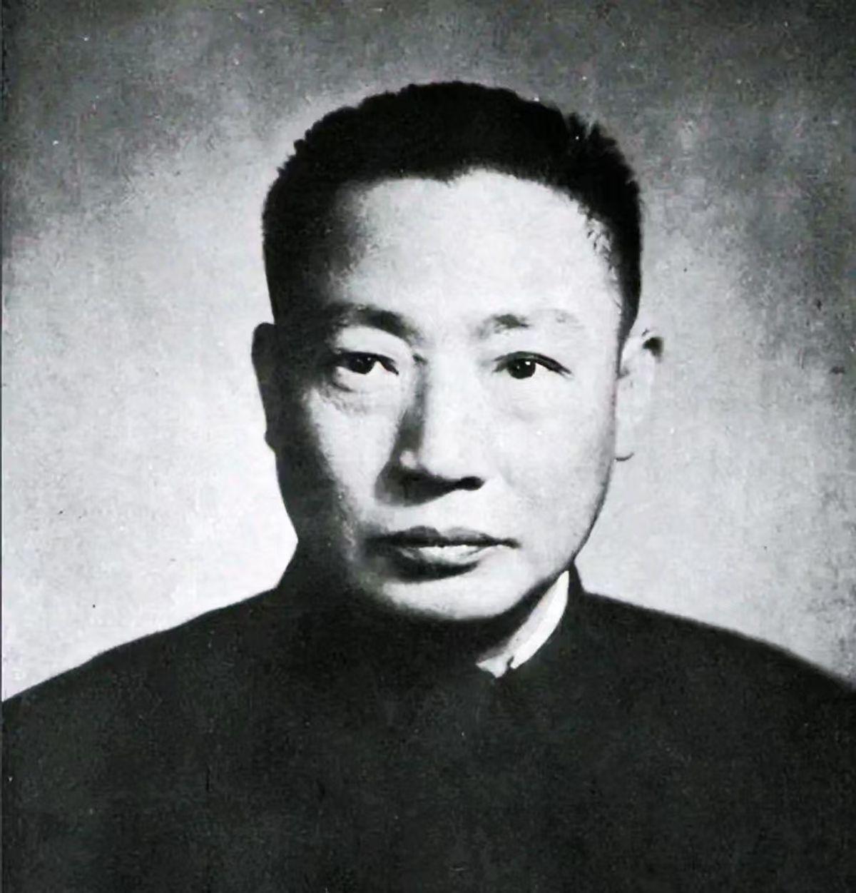 1956年，毛人凤卧病在床，妻子向影心端着一碗药走到床前，对毛人凤说：“喝了这碗