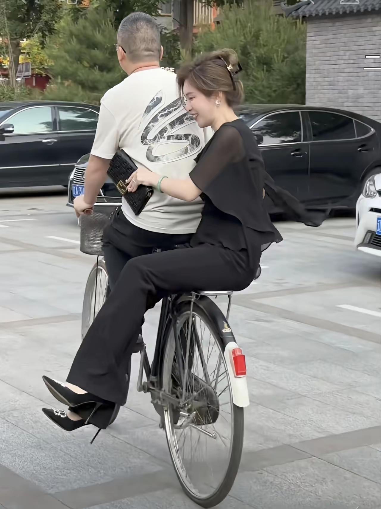 只要钱包够厚，谁还再乎单车还是奔驰[奸笑][奸笑]