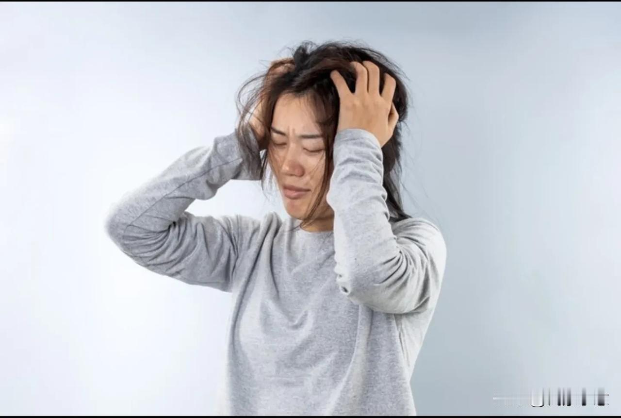 楼上的那对夫妻平日里十分恩爱，经常在小区里卿卿我我，结果最近这段时间却天天吵架，