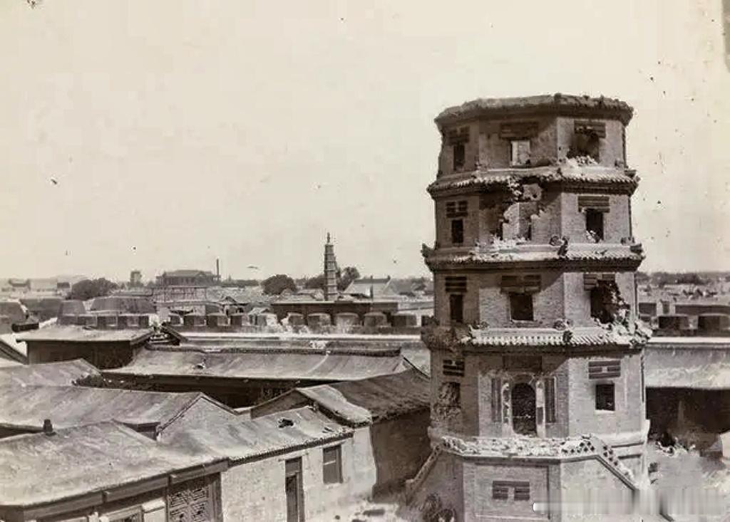 光绪二十六年的天津，整条街被炸毁         光绪二十六年，公历1900年7