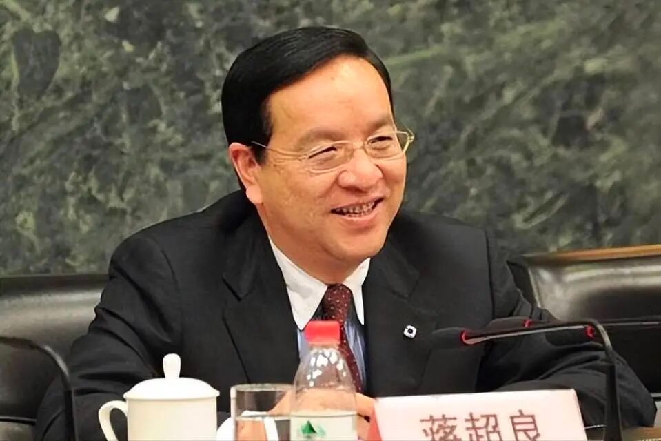 今日消息，蒋超良一审被判死缓，他受贿超过7.46亿元 。蒋超良，1957年生，湖