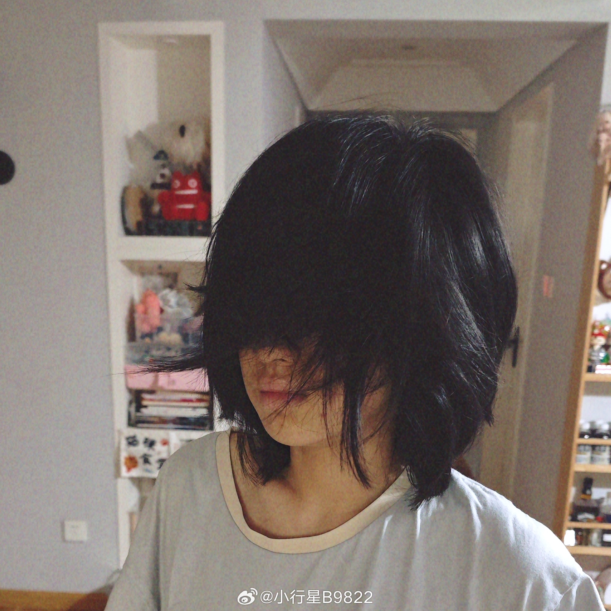 她刚起床出来的样子哈哈哈哈哈哈哈哈哈哈哈让人羡慕的头发 