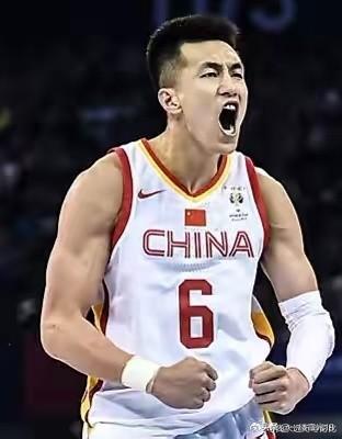 中国男篮后卫集体被人抢断，连过半场都费劲，这时候大家一定会想到郭艾伦吧，过去说郭
