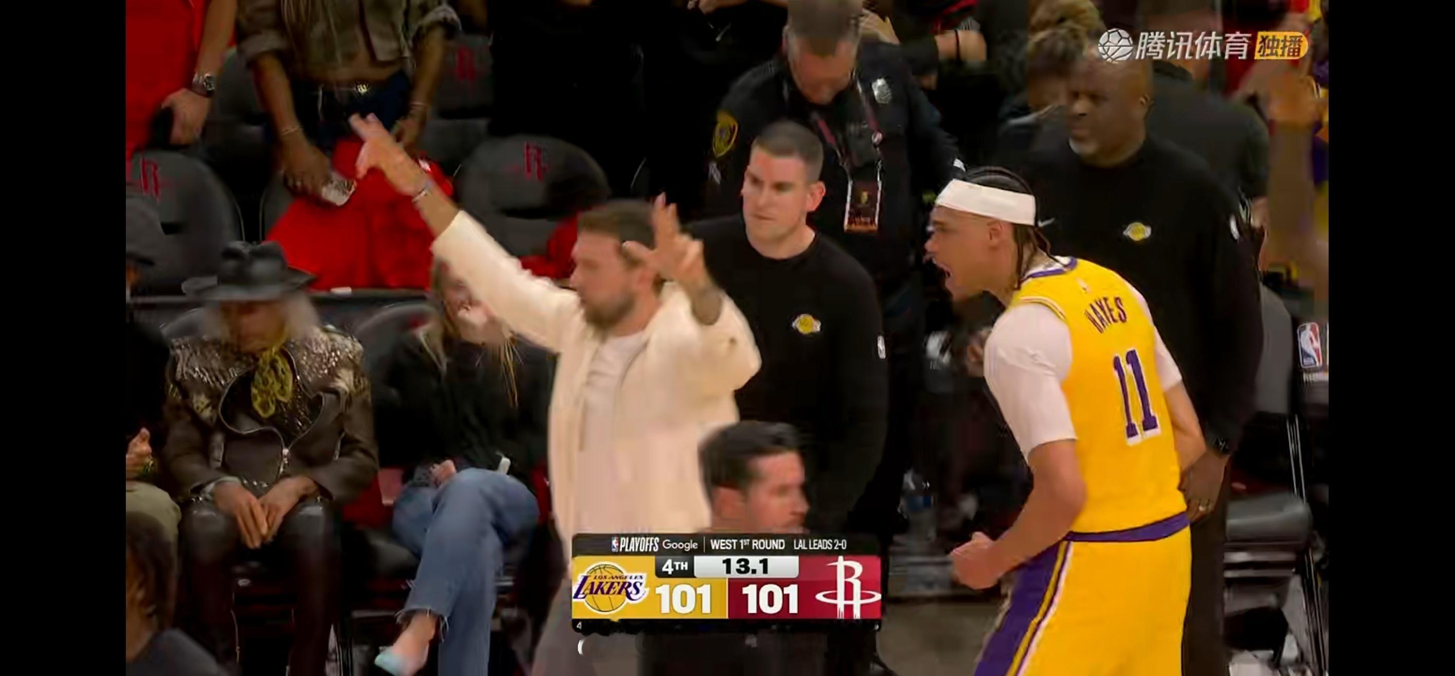 湖人vs火箭詹姆斯扳平比分！又空接暴扣 又关键三分这个41岁老头真的有东西 NB